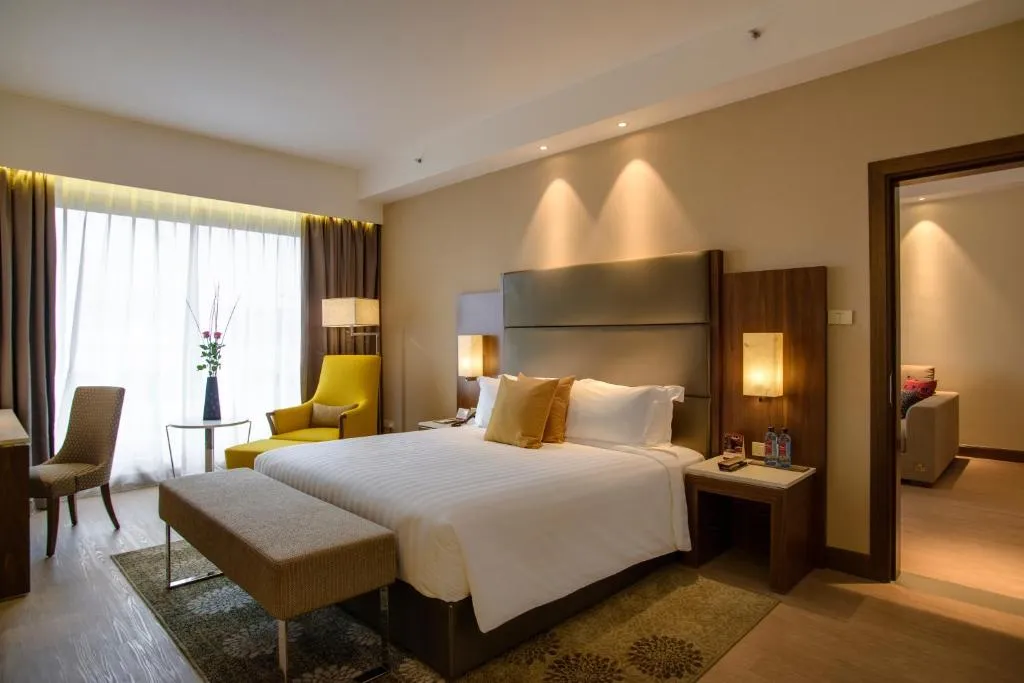 Crown Plaza 3